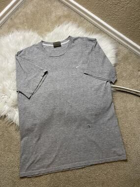 VTG 2000s Nike Gray Tag Embroidered Swoosh Essential T-Shirt Medium